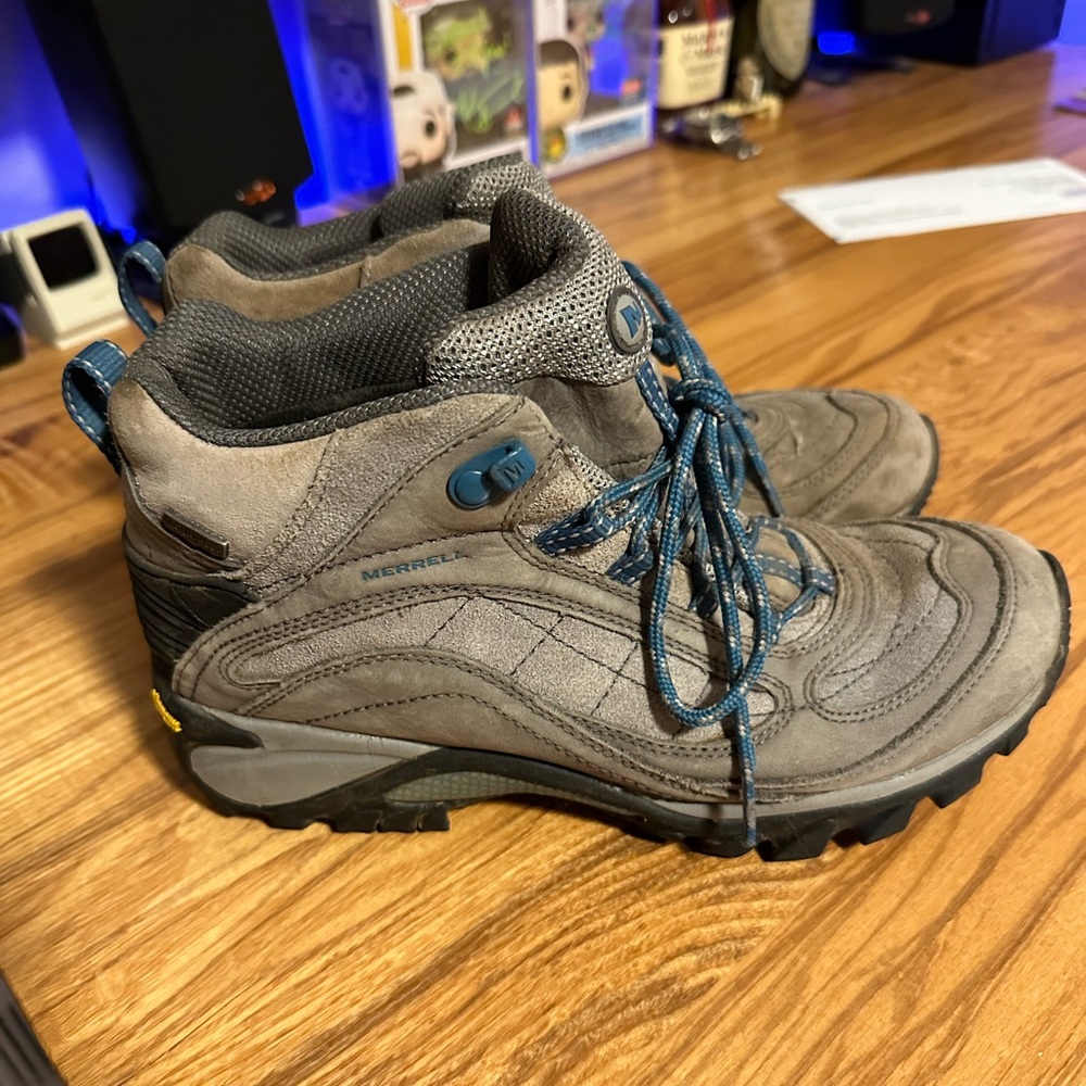 MERRELL Women's "Castle Rock" Grey/ Blue J21492 Hiking Boots Size 8.5